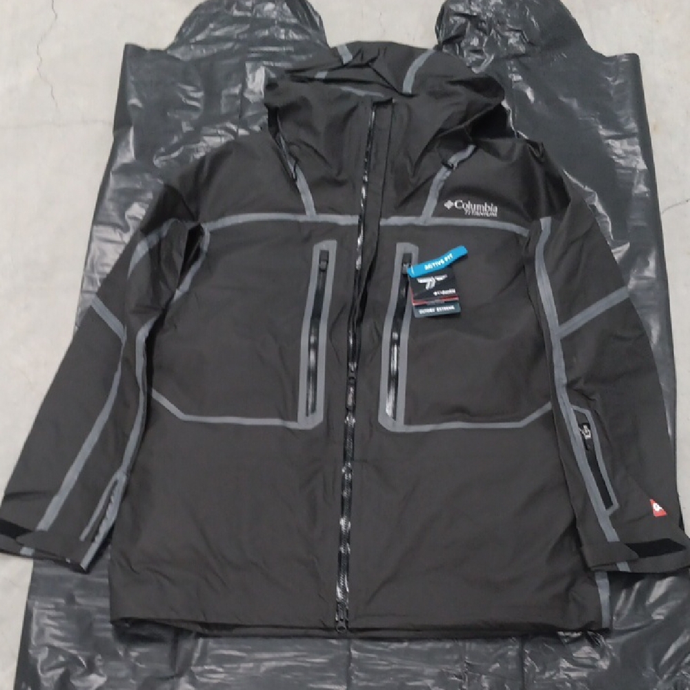 Columbia Men's Size L Black and Gray Primo Pow Interchange Jacket